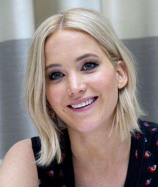 Jennifer Lawrence new iceblonde hair colour