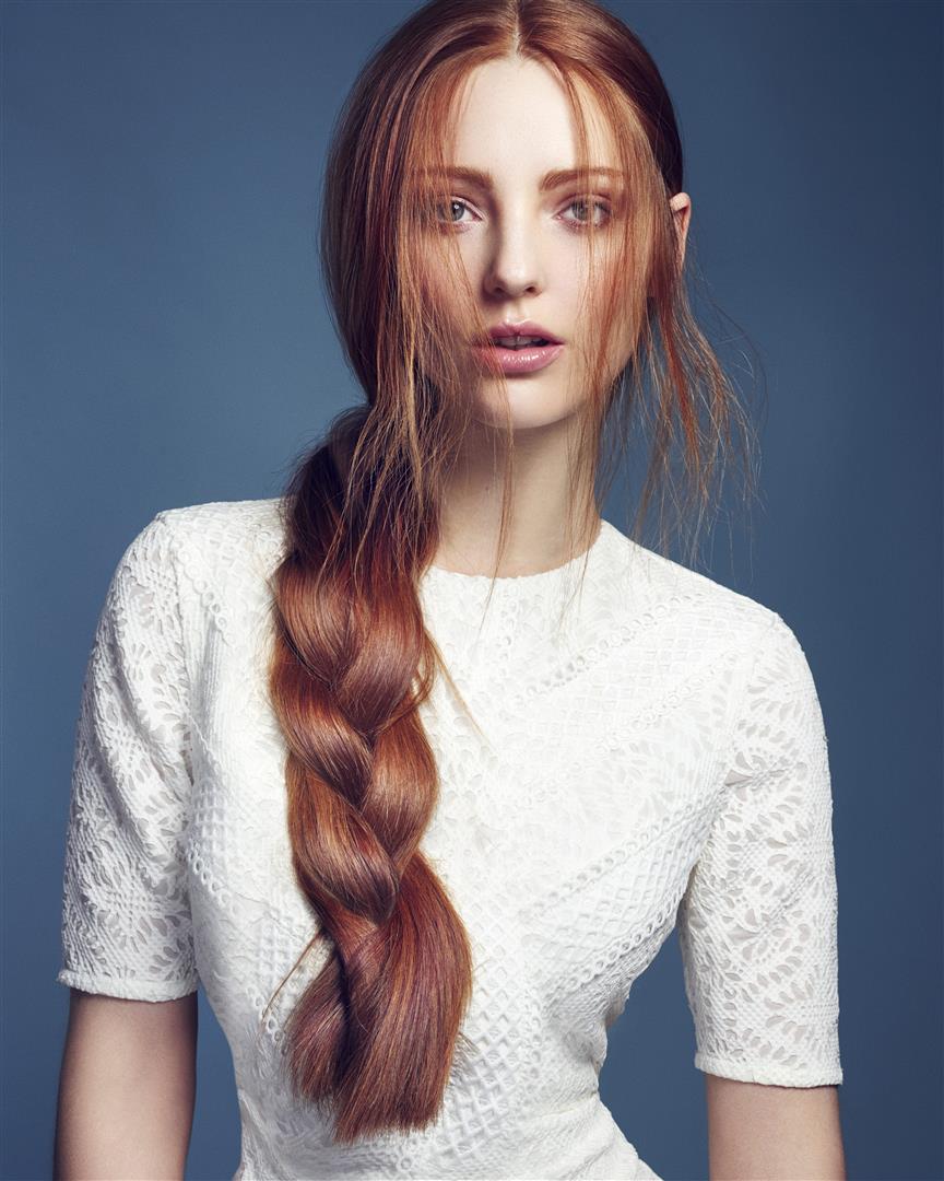 Model with hairstyled in Small braids 