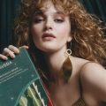 AvedaxAltuzarra Holiday Model